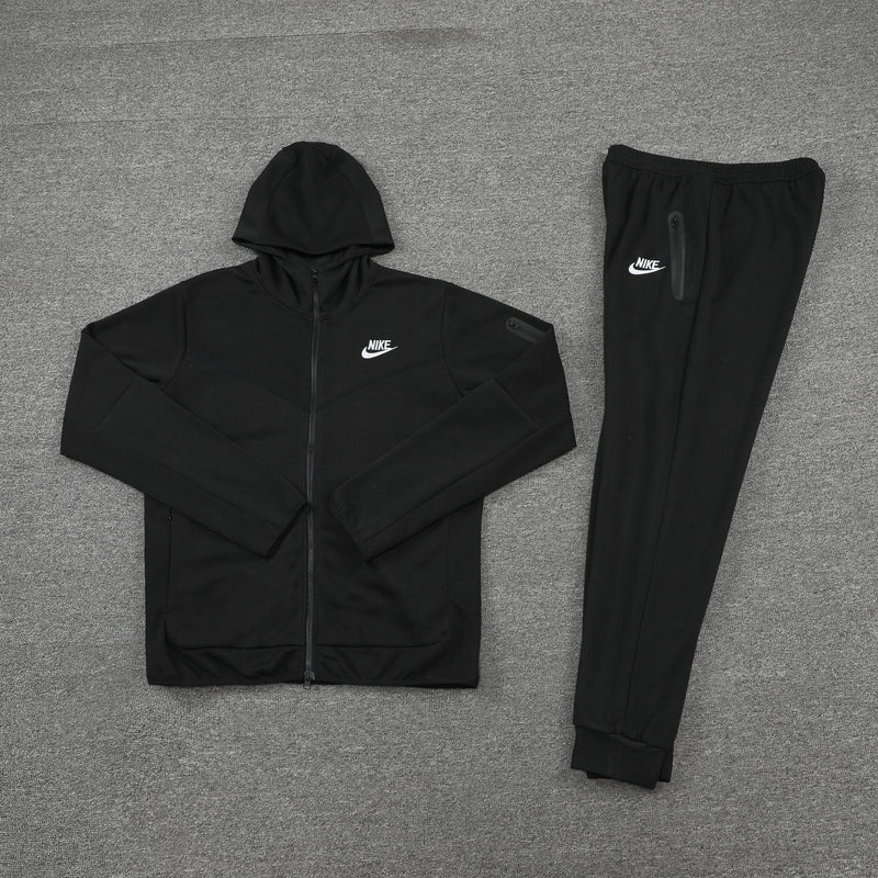 Conjunto Nike Sportswear Tech